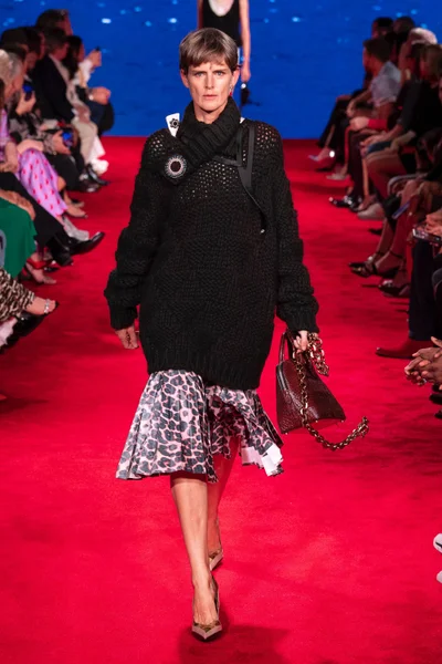 Look 32